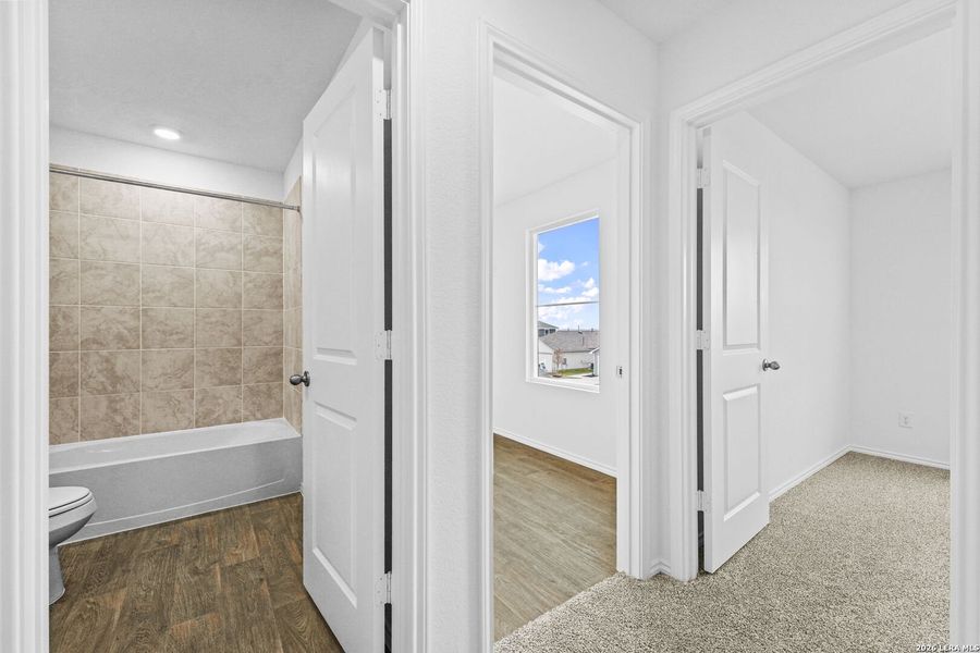 Spacious, unfurnished interior of a new home in Avenida, Converse (Image 17).