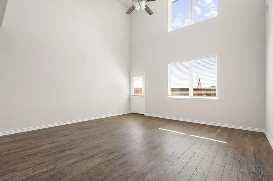 Spacious, unfurnished interior of a new home in Rocky Creek Crossing, Fort Worth (Image 12). Spacious, unfurnished interior of a new home in Rocky Creek Crossing, Fort Worth (Image 12).