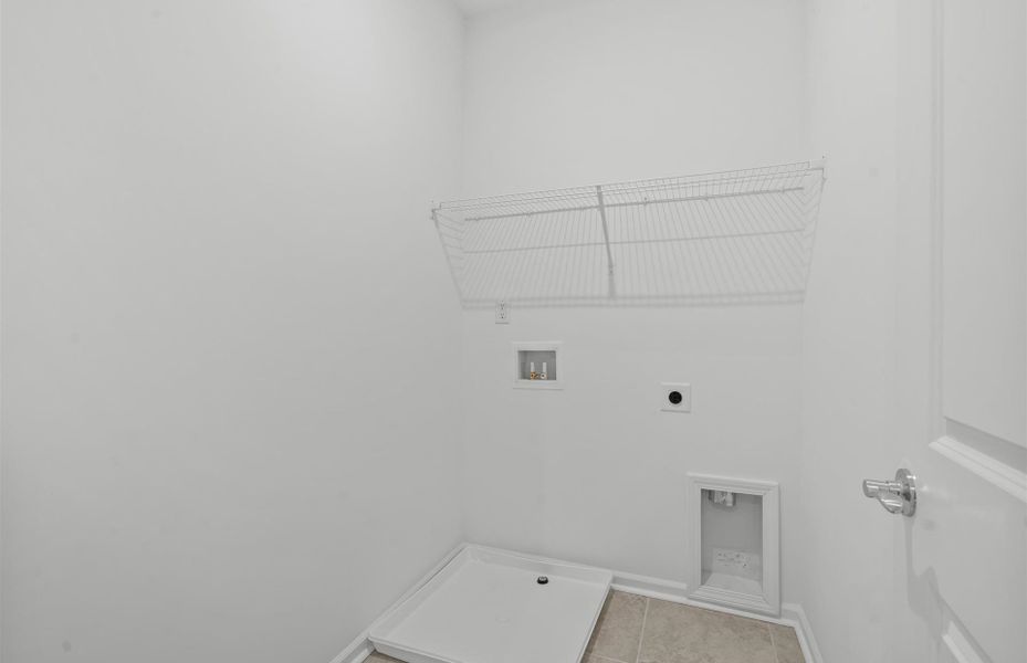 Spacious, unfurnished interior of a new home in Alston Park, Greenville (Image 17).