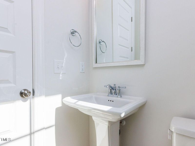 020-1280x960-half-bath