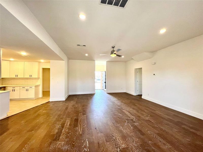 Spacious, unfurnished interior of a new home in , Garland (Image 11). Spacious, unfurnished interior of a new home in , Garland (Image 11).