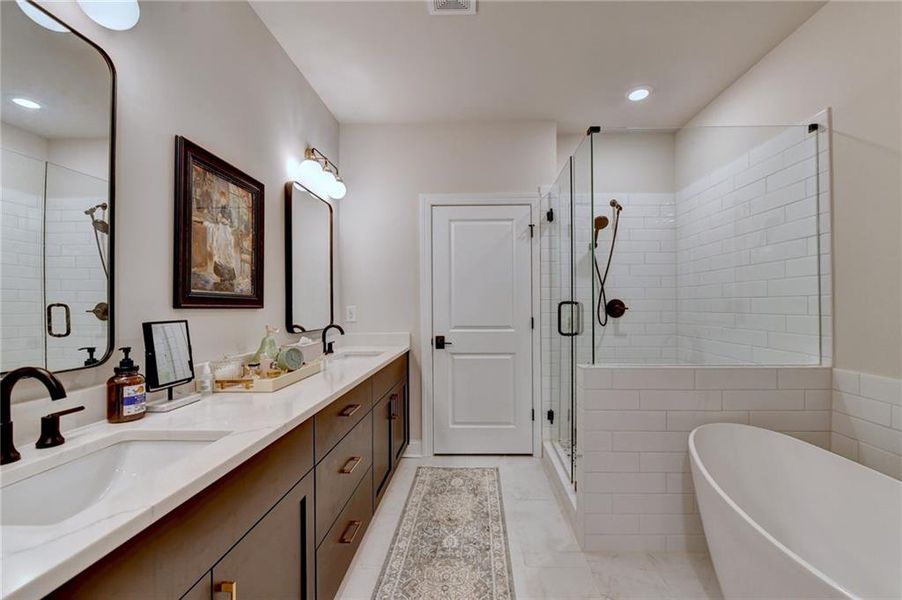 Furnished interior view inside a new home in , Alpharetta (Image 39).