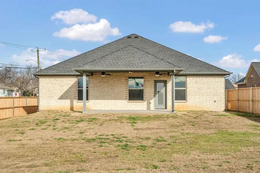 Exterior details and patio area of a home in , Grand Prairie (Image 3).