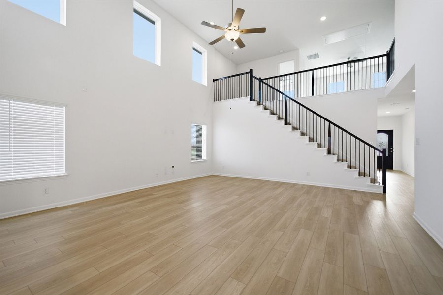 Spacious, unfurnished interior of a new home in Saddlebrook Estates, Waxahachie (Image 51). Spacious, unfurnished interior of a new home in Saddlebrook Estates, Waxahachie (Image 51).