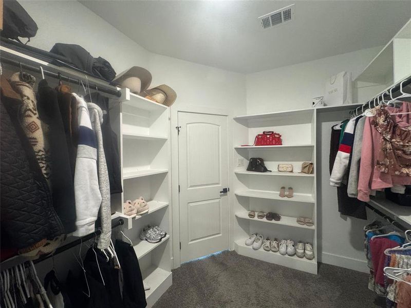 Furnished interior view inside a new home in , Alvarado (Image 14).