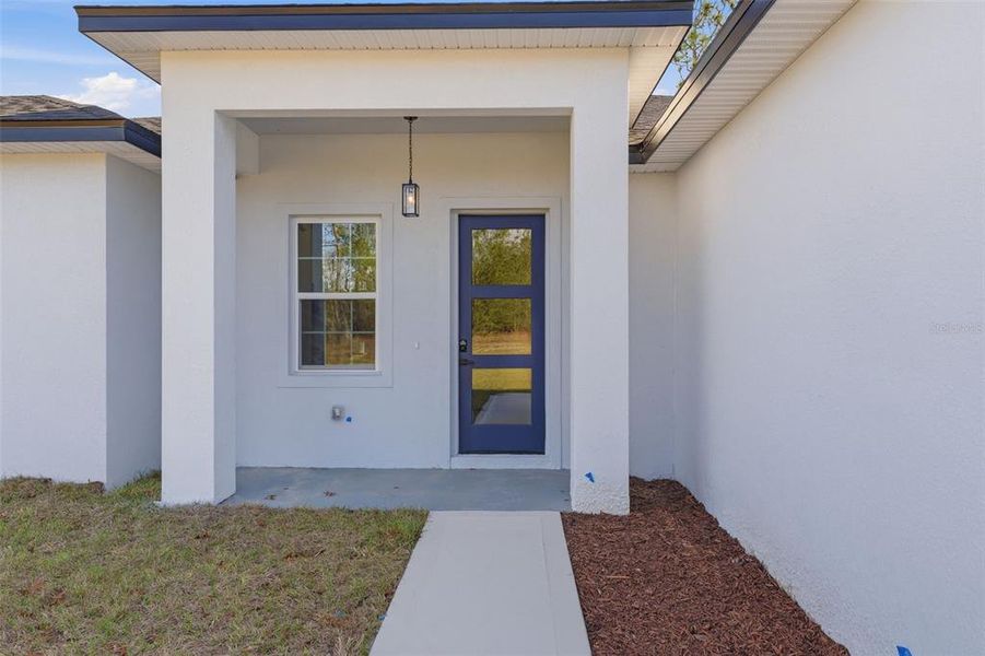 Exterior details and patio area of a home in , Dunnellon (Image 4).