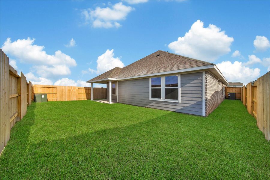 Exterior details and patio area of a home in , Rosharon (Image 21).