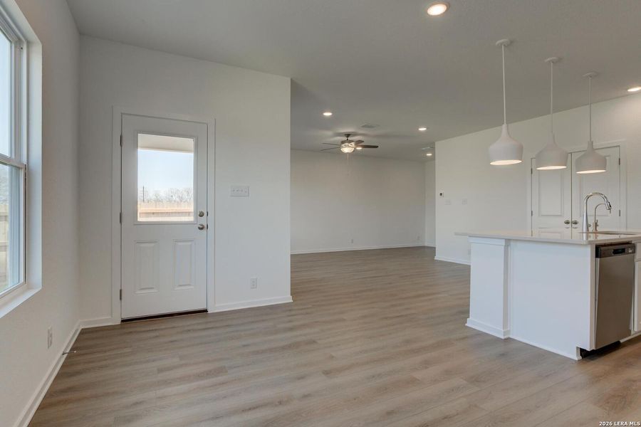 Spacious, unfurnished interior of a new home in Hennersby Hollow, San Antonio (Image 22).