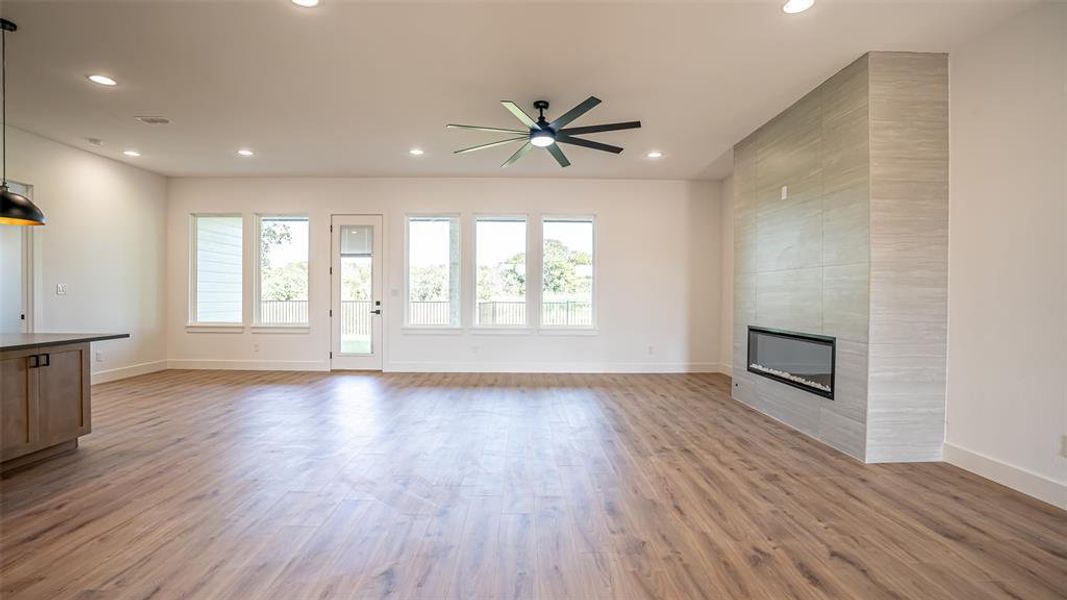 Spacious, unfurnished interior of a new home in , Burleson (Image 26).