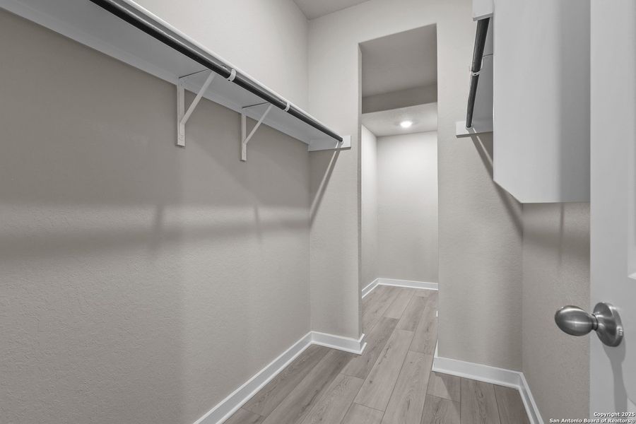 Spacious, unfurnished interior of a new home in Garden Grove, Schertz (Image 13).