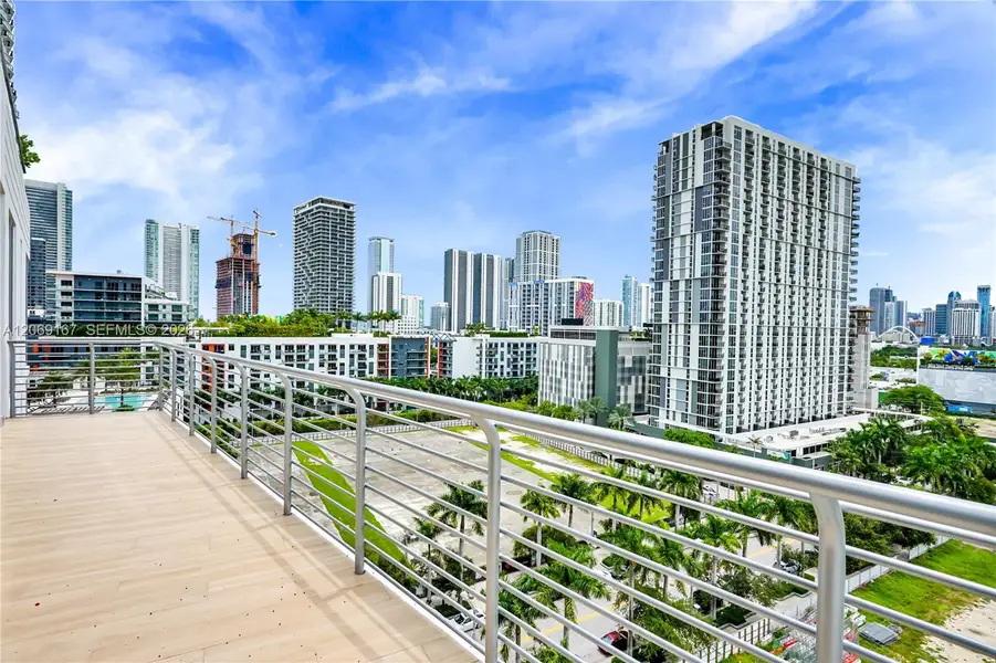 Condo located in Miami, FL showcasing its design and architecture (Image 2). Condo located in Miami, FL showcasing its design and architecture (Image 2).