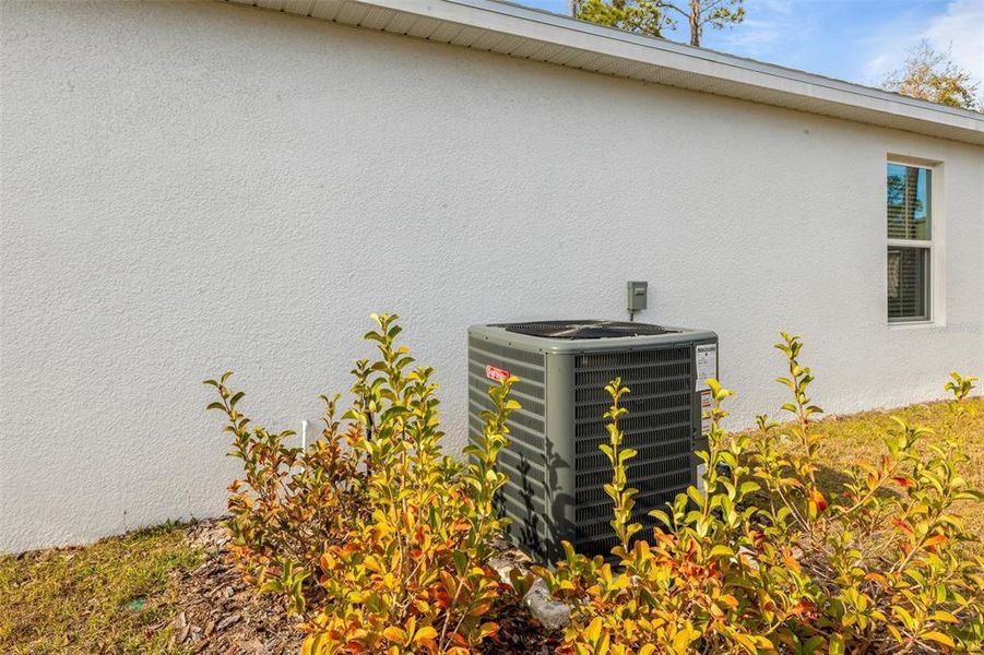 Exterior details and patio area of a home in , Palm Coast (Image 4).