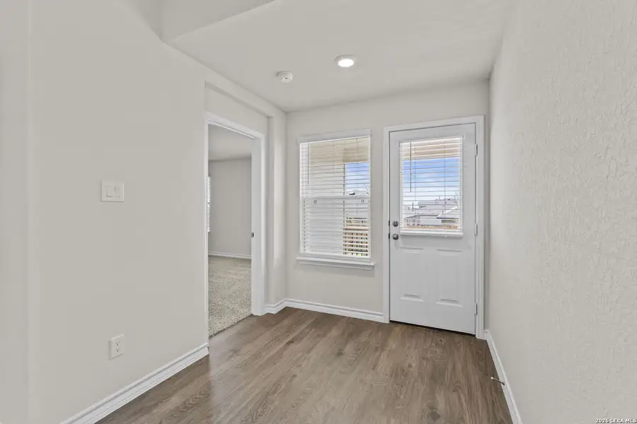 Spacious, unfurnished interior of a new home in Langdon, San Antonio (Image 13).