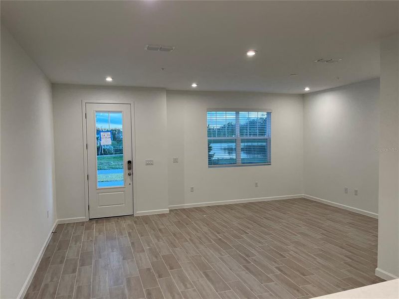 Spacious, unfurnished interior of a new home in Meridian Parks, Orlando (Image 21).