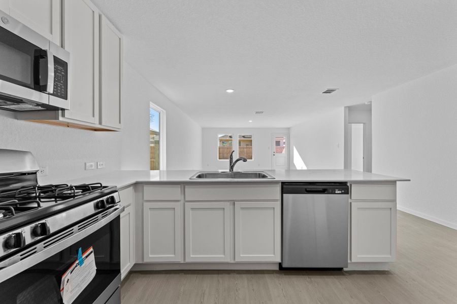 Furnished interior view inside a new home in Friendship Oaks, Fredericksburg (Image 7).