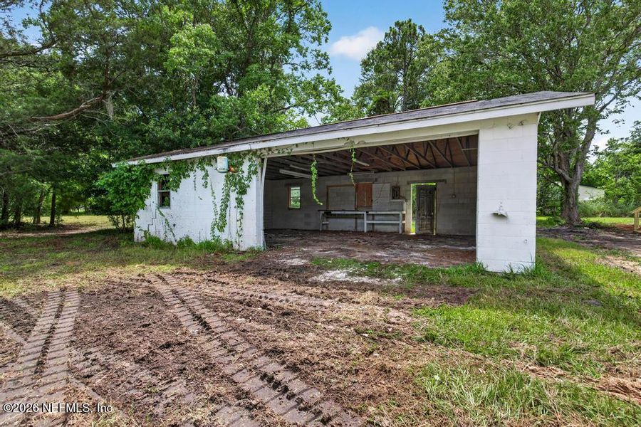 Exterior details and patio area of a home in , Callahan (Image 34).