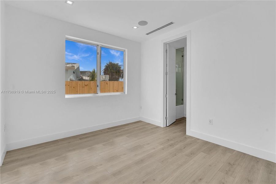 Spacious, unfurnished interior of a new home in , Miami (Image 22).