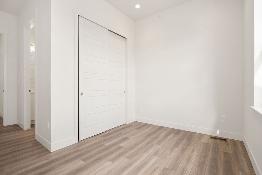 Spacious, unfurnished interior of a new home in Villa Collection, Fort Collins (Image 12).