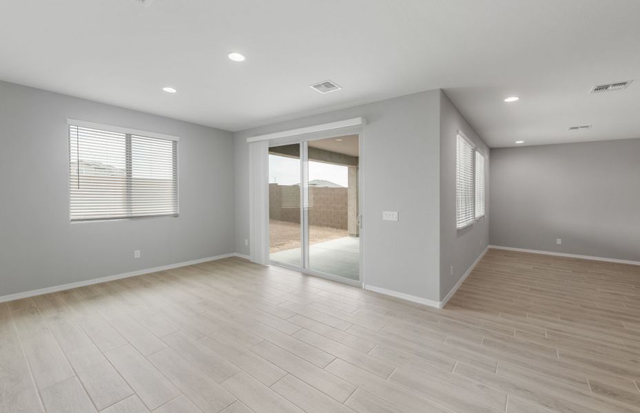 Spacious, unfurnished interior of a new home in El Rancho Santa Rosa, Maricopa (Image 22).