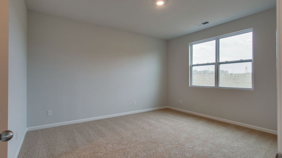 Spacious, unfurnished interior of a new home in Savannah Lakes, Lewisburg (Image 16).