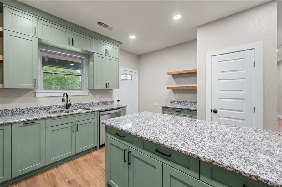 Furnished interior view inside a new home in , Corsicana (Image 13).