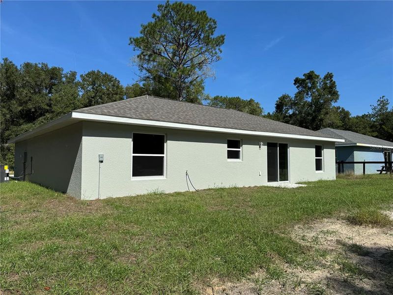 Exterior details and patio area of a home in , Dunnellon (Image 17).