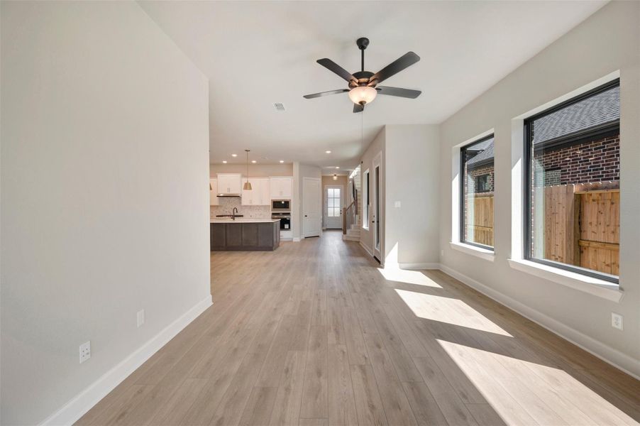 Spacious, unfurnished interior of a new home in Sienna - Grove Collection, Missouri City (Image 15).