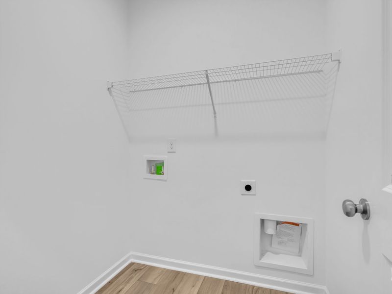 Spacious, unfurnished interior of a new home in Cantigny Park, Clarksville (Image 24).