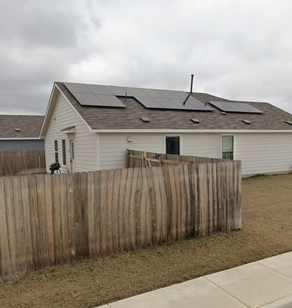 Exterior details and patio area of a home in Summerside, Lockhart (Image 4).