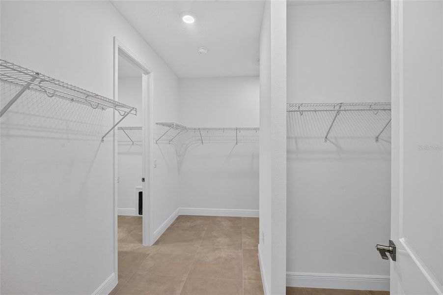 Spacious, unfurnished interior of a new home in , Ocala (Image 45).