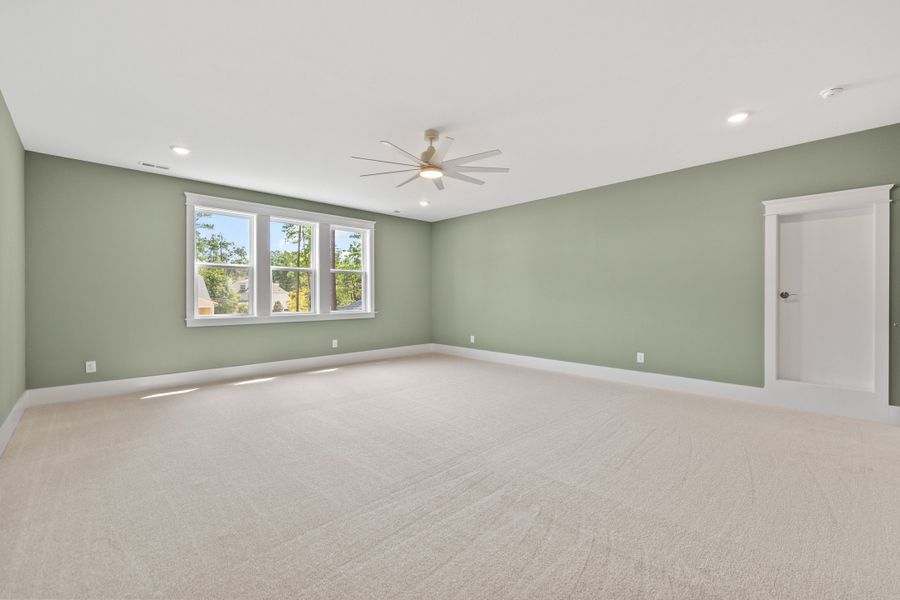 Representative unfurnished interior of a home built from the The Emerson by RobuckHomes in Stonehenge, Raleigh (Image 194).