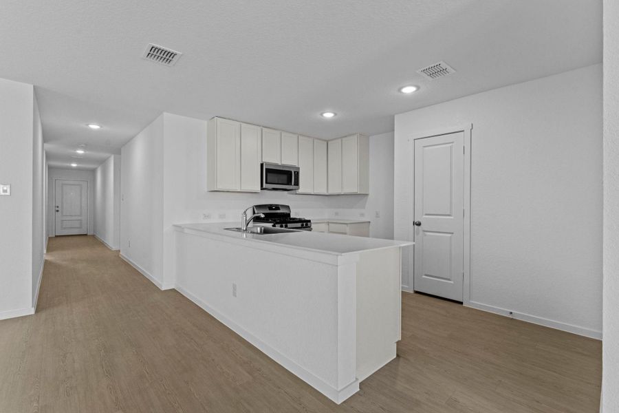 Furnished interior view inside a new home in Friendship Oaks, Fredericksburg (Image 8).