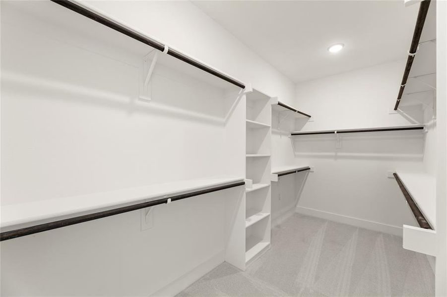 22. 968 Gold Finch - Closet 22. 968 Gold Finch - Closet