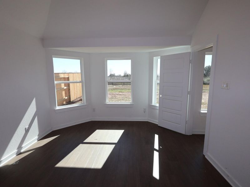 Spacious, unfurnished interior of a new home in Summerview, Fulshear (Image 7).