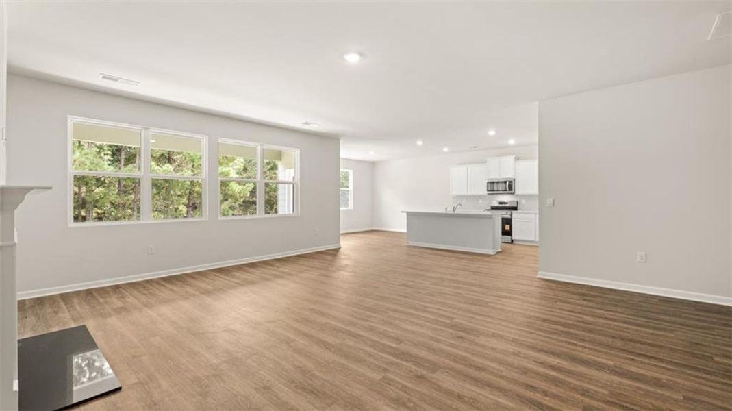 Spacious, unfurnished interior of a new home in Bridle Creek, Locust Grove (Image 26).