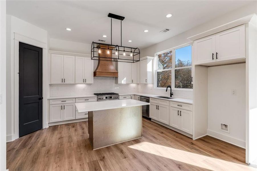 Furnished interior view inside a new home in , Dallas (Image 10).