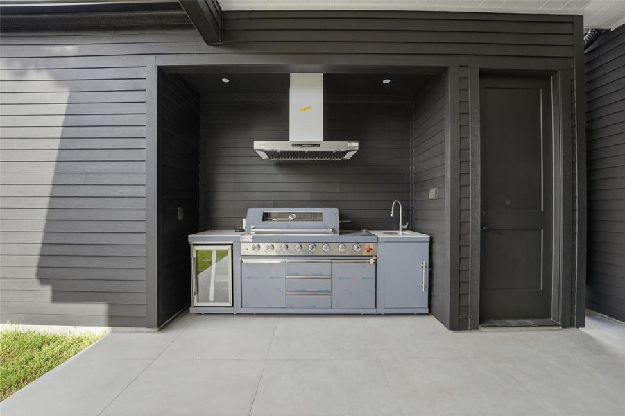 Exterior details and patio area of a home in , Houston (Image 3).