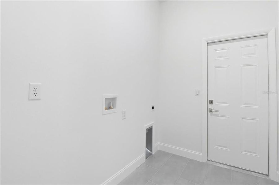 Spacious, unfurnished interior of a new home in , Dunnellon (Image 28). Spacious, unfurnished interior of a new home in , Dunnellon (Image 28).