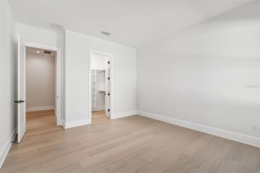 Spacious, unfurnished interior of a new home in , Tampa (Image 25).