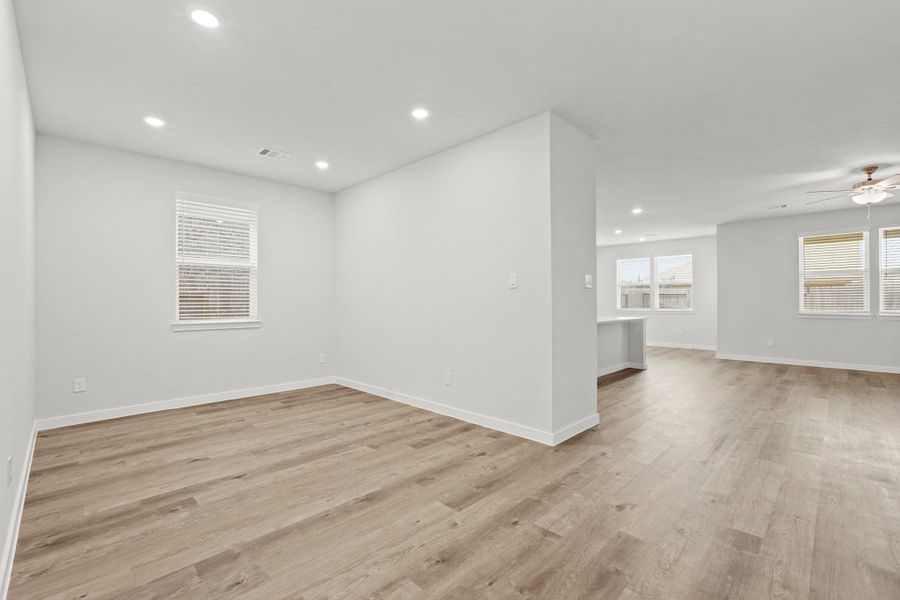 Spacious, unfurnished interior of a new home in Lago Mar, Texas City (Image 16).