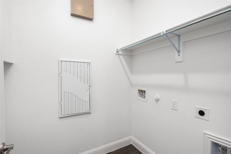 Spacious, unfurnished interior of a new home in Walden Pond, Forney (Image 29).