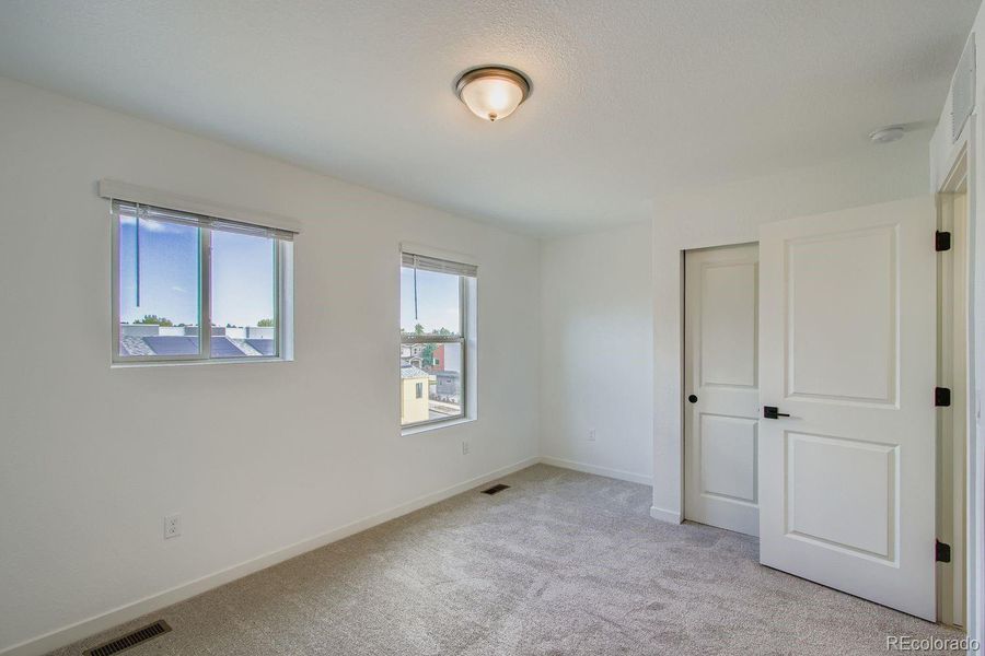 Secondary Suite Secondary Suite