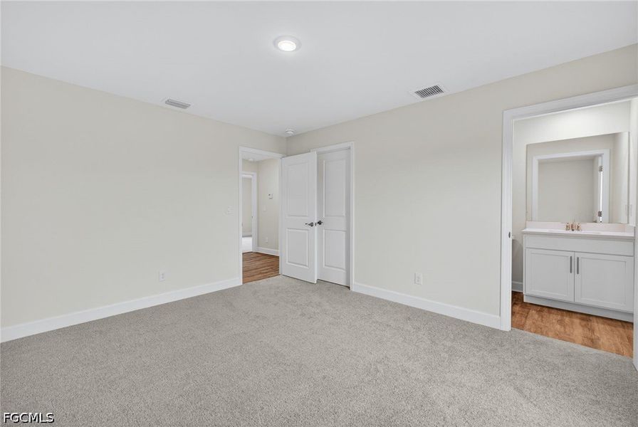 Spacious, unfurnished interior of a new home in Cape Coral, Cape Coral (Image 23).
