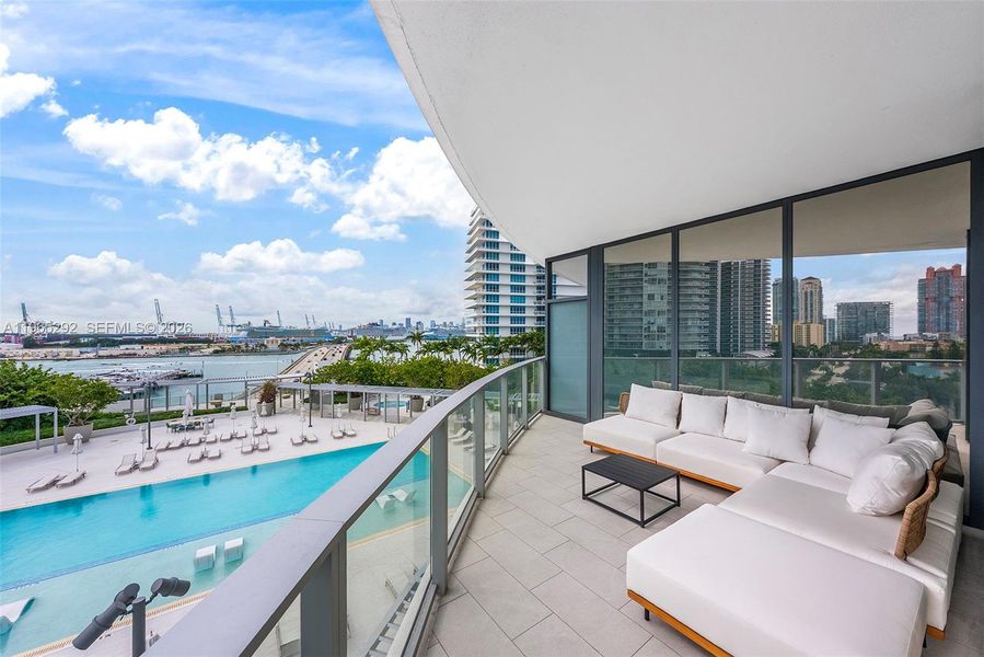Condo located in Miami Beach, FL showcasing its design and architecture (Image 3).