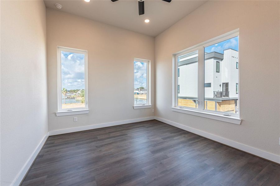 Spacious, unfurnished interior of a new home in , Seabrook (Image 23).
