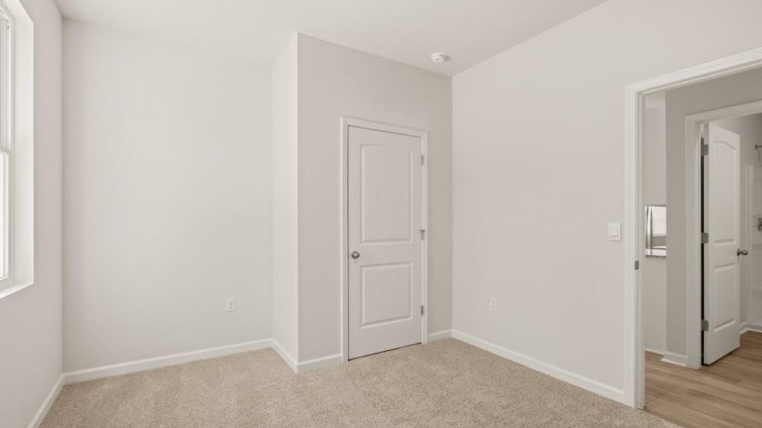 Spacious, unfurnished interior of a new home in Rolling Meadows, Jasper (Image 21).