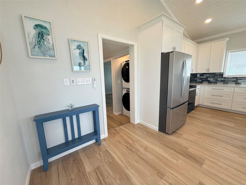 Washer and Dryer conveniently located in hall to bedrooms. Washer and Dryer conveniently located in hall to bedrooms.