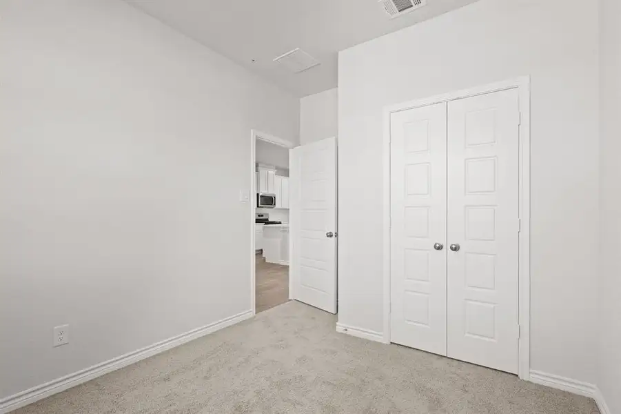 Spacious, unfurnished interior of a new home in Rocky Creek Crossing, Fort Worth (Image 17). Spacious, unfurnished interior of a new home in Rocky Creek Crossing, Fort Worth (Image 17).