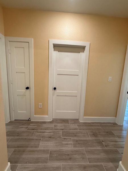 Spacious, unfurnished interior of a new home in , Willis (Image 17).