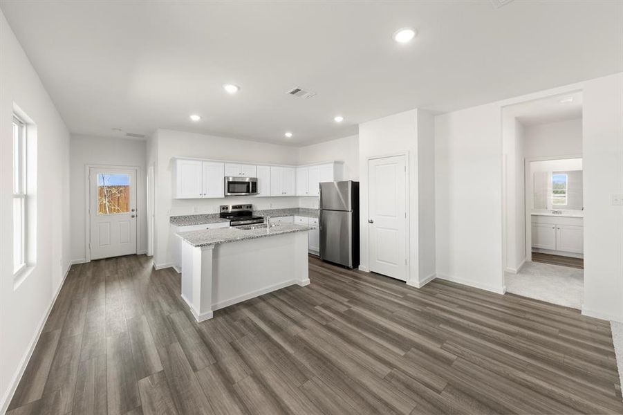 17. 2128 Meadow Park - Dining (3) 17. 2128 Meadow Park - Dining (3)